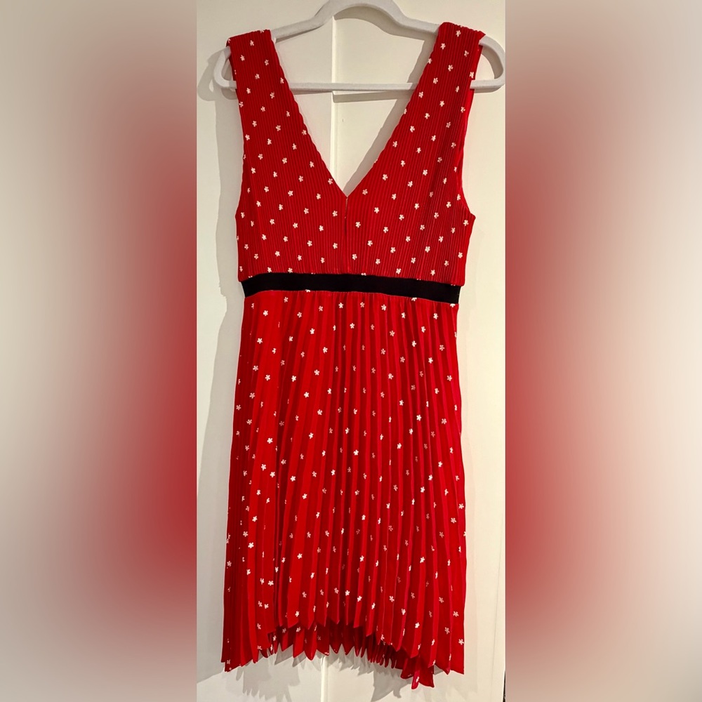 Maje Red Dress with Floral Pattern

Like new, only worn once.